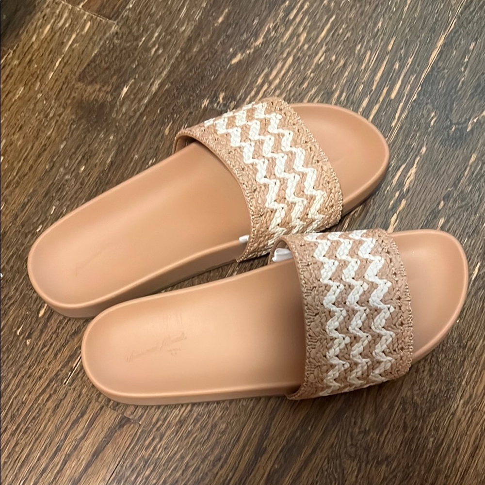 Universal Thread Tan and White Sandals with Chic Design